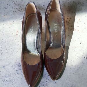 Escada wine color heels